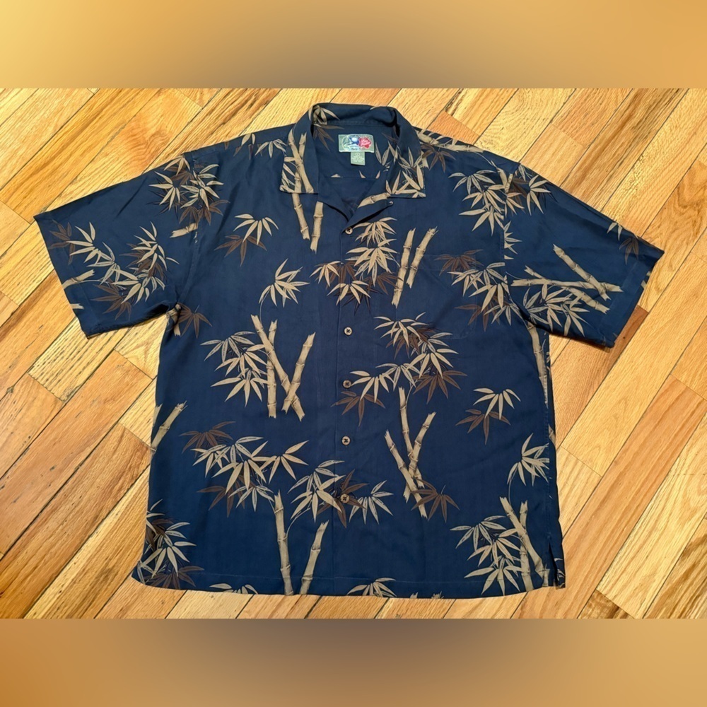 Hilo Hattie Men’s Size L 100% Silk Aloha Shirt Button Down Hawaiian Blue Bamboo